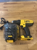  DEWALT DRILL WITH 2 BATTERIES AND CHARGER