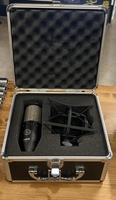 AKG P220 CONDENSOR STUDIO MICROPHONE