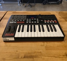 akai mpk225 midi