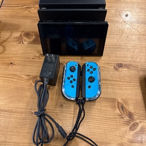 NINTENDO SWITCH CONSOLE WITH DOCK,SLIDES AND CHARGER, NO HDMI 