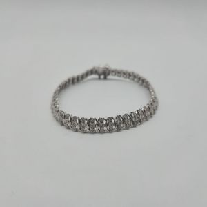 10k white gold bracelet with diamond chips 