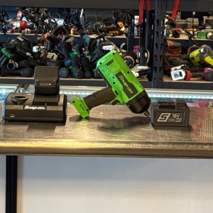 SNAPON CT900G 18 V 1/2" Drive Monster Lithium Cordless Impact Wrench Kit (Green)