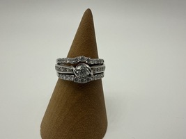 14k 7.5 grams .25 diamonds ring with large diamond in middle 