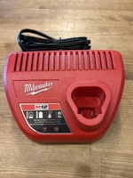 MILWAUKEE M12 BATTERY CHARGER