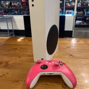 .XBOX SERIES S WITH CONTROLLER AND CORDS