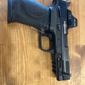 SMITH AND WESSON 10MM WITH ONE MAG AND IWB HOLSTER WITH HALOSUN
