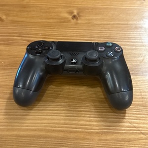 PLAYSTATION 4 CONTROLLER