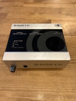 Native Instruments / Audio 4 DJ / Audio Interface