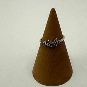STERLING SILVER RING 1.2G WITH CLEAR STONES IN SHAPE OF BUTTERFLY
