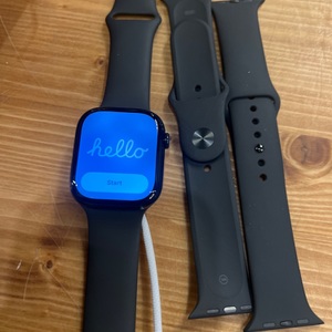 APPLE WATCH SERIES 10 46MM WITH CHARGER AND EXTRA BANDS
