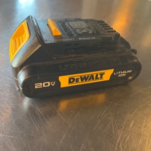 DEWALT / DCB201 / 20V DEWALT BATTERY