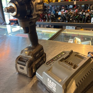 FLEX / IMPACT DRIVER WITH BATTERY AND CHARGER