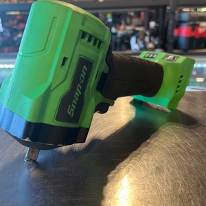SNAP ON / CT9038G / IMPACT WRENCH W/ 5.0 BATTERY