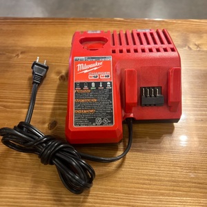 Milwaukee M12 & M18 Multi-Voltage Battery Charger