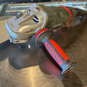 Metabo / W 24-230 MVT / ANGLE GRINDER