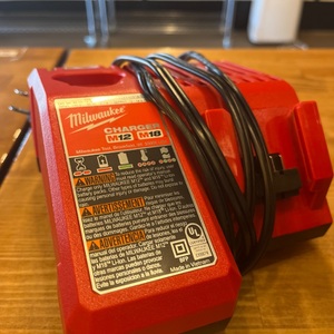 MILWAUKEE / 48-59-1812 / M18 - M12 MILWAUKEE CHARGER