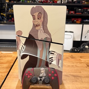 PLAYSTATION 5 DISC EDITION WITH CORDS AND CONTROLLER