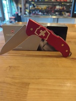  VICTORINOX HUNTER PRO ALOX KNIFE WITH ORIGINAL BOX