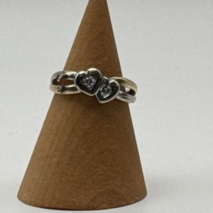 Elegant two-tone, size 7 ring made from 14kt and weighing 3.60 grams. Features t