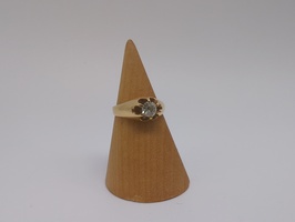 14K YELLOW GOLD RING WITH SMALL DIAMOND