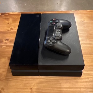 PLAYSTATION 4 500GB CONSOLE WITH CONTROLLER AND CORDS