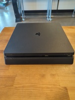 Sony PS4 500gb, w/ controller