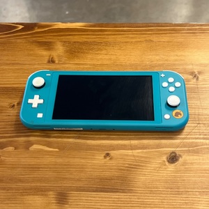 NINTENDO SWITCH LITE W/CHARGER