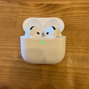 Apple AirPods / 4th Gen
