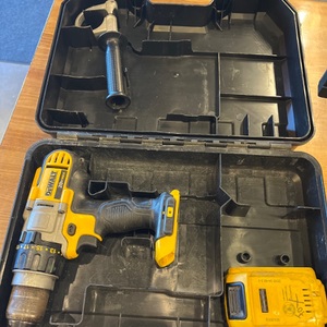 DeWalt / DCF885 / Cordless Impact Driver / Incl. Case & Battery