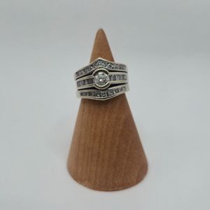 14K WHITE GOLD RING WITH .30 ROUND CENTER DIAMOND AND THREE BANDS 