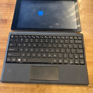 Tablet 2-in-1 10.1" Touchscreen with Keyboard Case ***FOR PARTS ONLY***