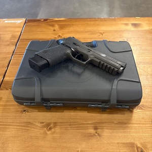 SIG SAUER P320 Pistol SEMI-AUTOMATIC .9MM Cal. WITH 2 MAGS AND CASE Magazine: De