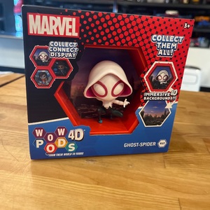 4D WOW PODS / STITCH AND SPIDER GWEN FIGURINES