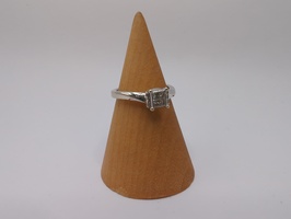 10K WHITE GOLD RING