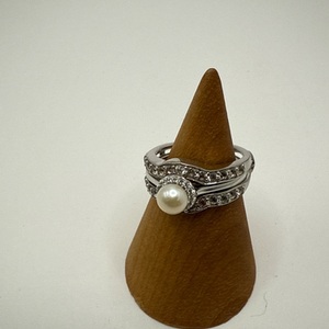 STERLING SILVER RING W/PEARL AND CZ CHIPS 
