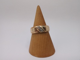 3.00gms 10K YELLOW GOLD MALE BAND WITH 3 TINY DIAMONDS 11131787