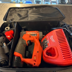 MILWAUKEE / 2505-20 / DRILL DRIVER M12 WITH TWO BATTERIES AND CHARGER