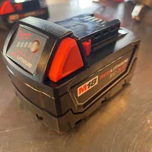 MILWAUKEE / 48-11-1828 / XC3.0AH BATTERY