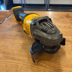 Dewalt / DCG414 / Cordless Brushless 4.5 in. Angle Grinder with Kickback Brake