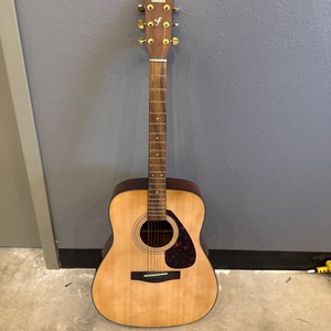 YAMAHA F335 ACOUSTIC GUITAR