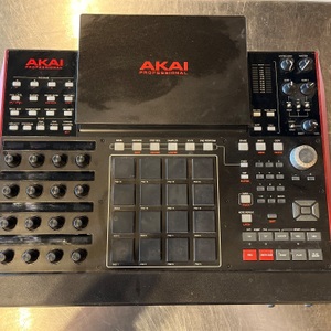 AKAI / MPC X / PROFESSIONAL MPC X DRUM MACHINE