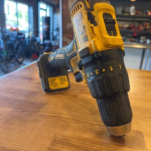 DeWalt / DCD777 / 18V / Li-Ion XR Brushless Cordless Drill Driver