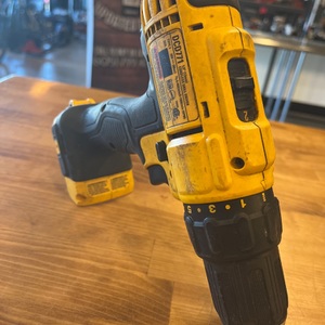 DeWalt / DCD771 / 20V MAX Cordless Lithium-Ion 1/2 inch Compact Drill Driver