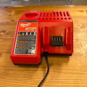 MILWAUKEE M18/M12 DUAL CHARGER