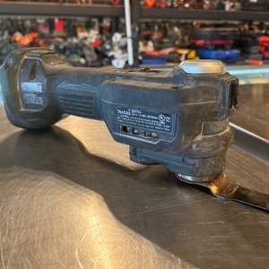 Makita / XMT04 / 12V CXT Cordless Oscillating Multi-Tool