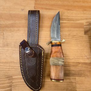 SMALL KNIFE IN LEATHER SHEATH