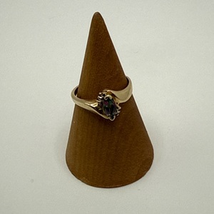 10K YELLOW GOLD RING W/ CZ CENTER STONE 3.8G