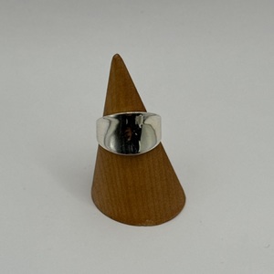 STERLING SILVER RING WITH A WIDE FACE 