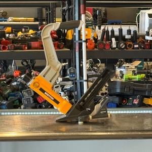 Bostitch® Pneumatic 15.5-Gauge Flooring Nailer BTFP12569