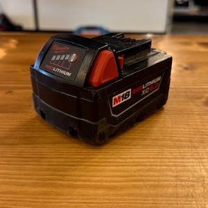MILWAUKEE M18 5AH BATTERY 